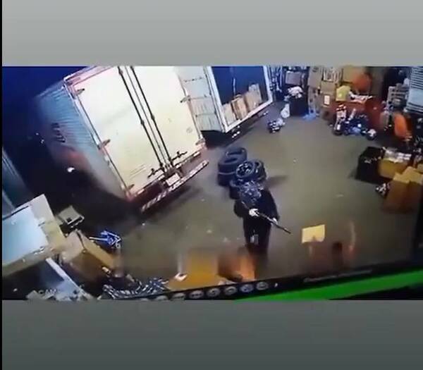 Culatazos y heridos: el video del violento asalto a una transportadora