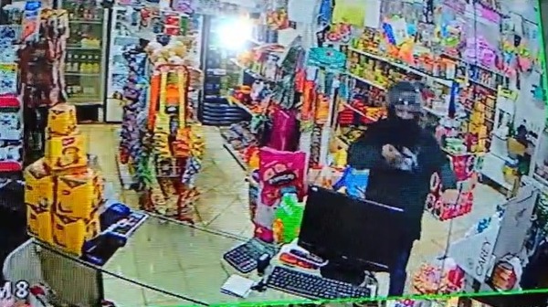 Motochorros asaltan despensa en Remansito y roban G. 3 millones - La Clave