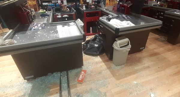Policía impide a balazos un asalto en Luque y resulta herido - Noticiero Paraguay