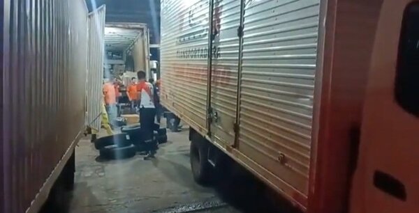 Armados, encapuchados y vestidos de policías asaltan una transportadora en CDE | 1000 Noticias