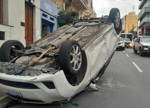 Imprudencia en el volante: accidente en Asunción