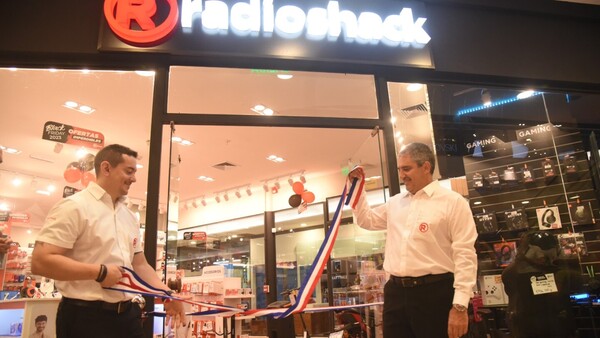 Regreso al corazón de Asunción Radioshack reabrió sus puertas en el Shopping Mariscal