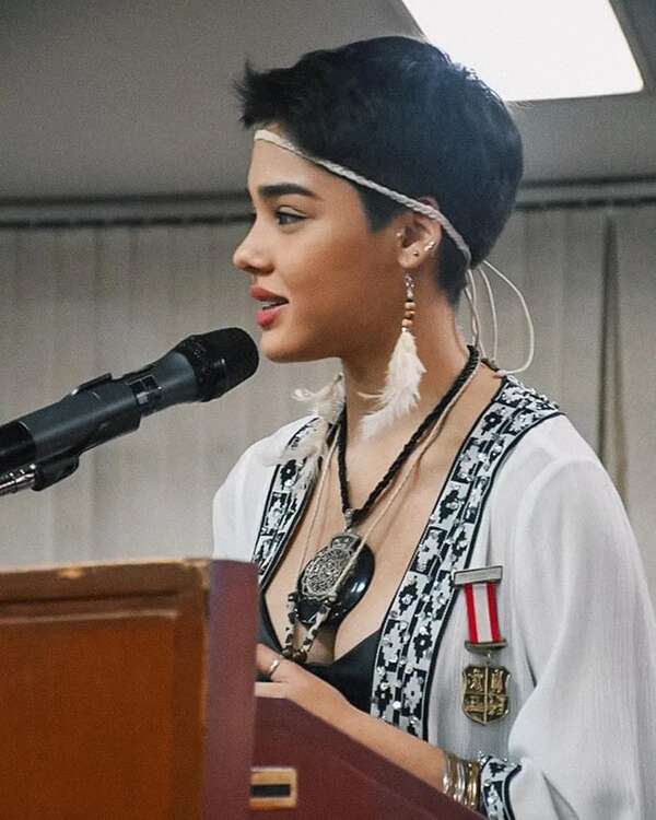 La cantante Aye Alfonso recibió un reconocimiento de la Junta Municipal de Asunción - Gente - ABC Color
