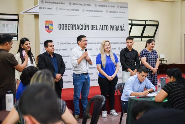 Alto Paraná: buscadores de trabajo coparon feria de empleos de la Gobernación - ADN Digital