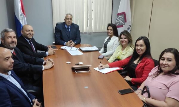 Fiscal Adjunto se reúne con abogados