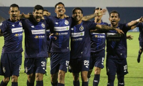 ¡Insólito! Sol de América despidió a su DT por Whatsapp y todavía no empezó el 2024