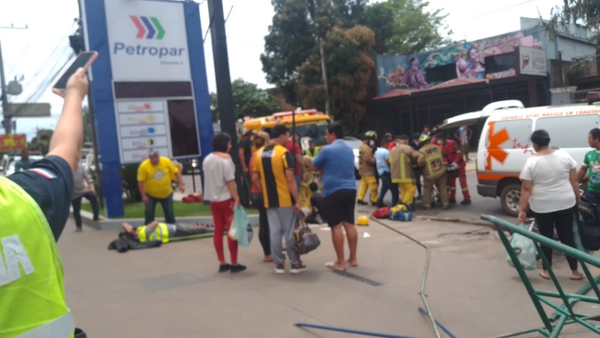 Tres hombres sufren descarga eléctrica en obras en San Antonio - Noticiero Paraguay