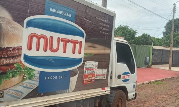Asaltan a distribuidores de embutidos