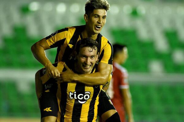 Los goles de la aplastante victoria guaraní