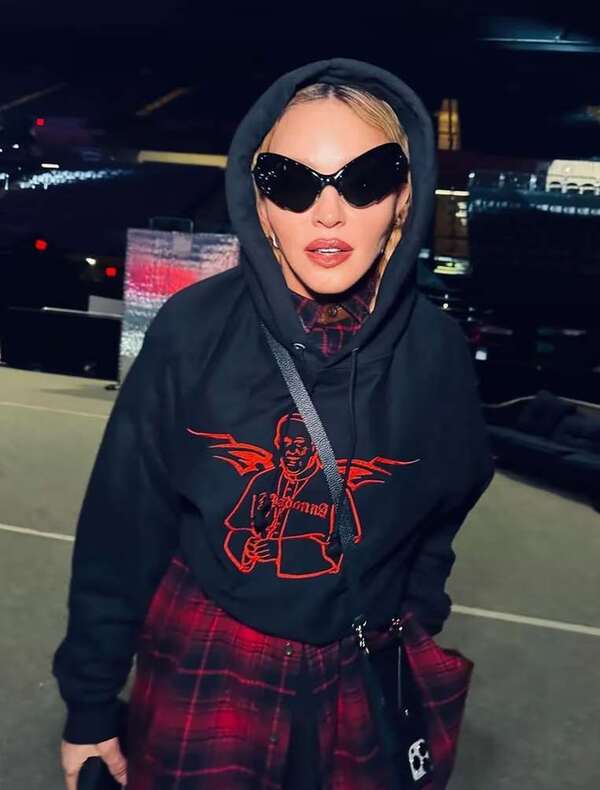 Madonna desafía al Papa Francisco con atuendo controvertido en Italia