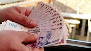 Economista asegura que 1 guaraní valdría más que un peso argentino en 2024