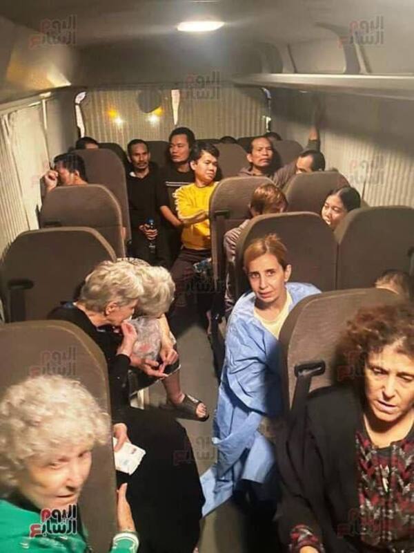 Hamás liberó un grupo de rehenes y se aguarda otro intercambio este sábado | 1000 Noticias