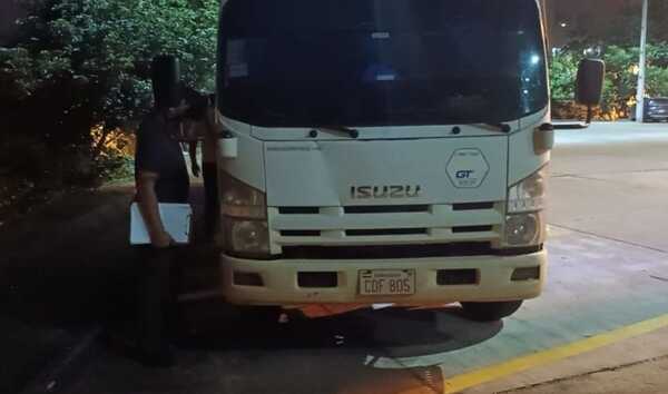 Motochorros le dispararon en la cabeza a un trabajador durante intento de asalto - trece