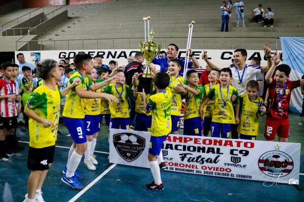 Franco es bicampeón nacional C9 de futbol de salón