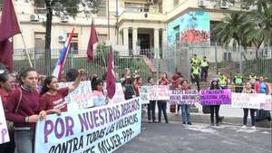 Mujeres reclaman falta de acceso a la salud pública y gratuita  - Nacionales - ABC Color