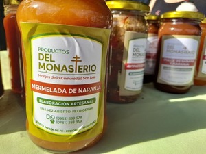 Feria de productos frescos y artesanales para ayudar a la comunidad monástica