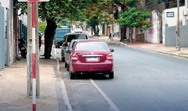 Diario HOY | De 350.000, apenas 28.000 tienen patente en Asunción: anuncian reconquista