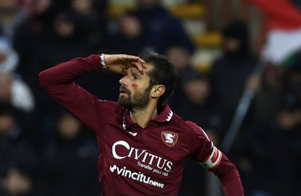 Versus / Salernitana logra su primera victoria de la temporada en la Serie A