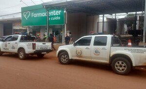 Roban recaudación del día en asalto a farmacia