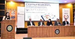Expertos discutieron rol del periodismo y comunicación pública para el fortalecimiento de la democracia - .::Agencia IP::.