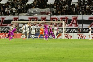 Versus / El golazo de tiro libre de "Tacuara" Cardozo frente a Olimpia