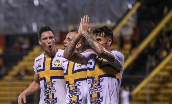 Versus / Guaraní sucumbe ante la Ley del ex