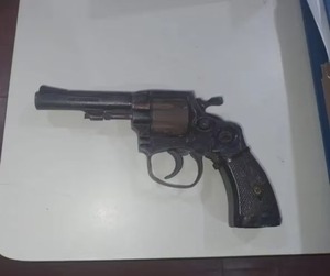 Aprehenden a estudiante por llevar un arma de fuego al colegio