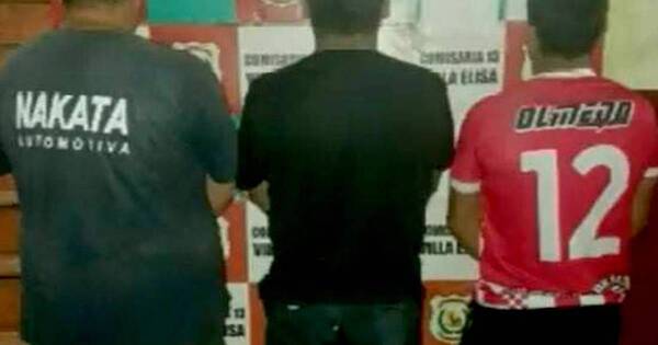La Nación / Detienen a tres sujetos por robo