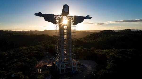 Un imponente Cristo de 43 metros de altura crece en el sur de Brasil