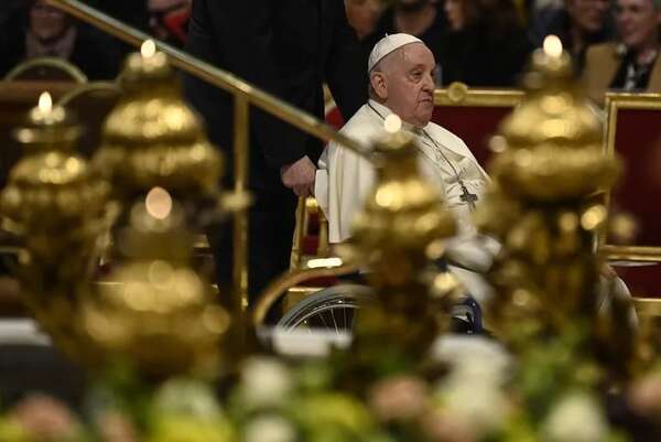 El Papa rezará el Ángelus en su residencia y no se asomará a la plaza San Pedro por gripe - Mundo - ABC Color