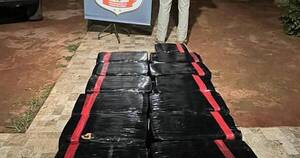 La Nación / Policía incautó más de 400 panes de marihuana en Villa Ygatimí