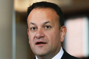 Primer ministro irlandés recibe una avalancha de críticas por un comentario sobre los rehenes