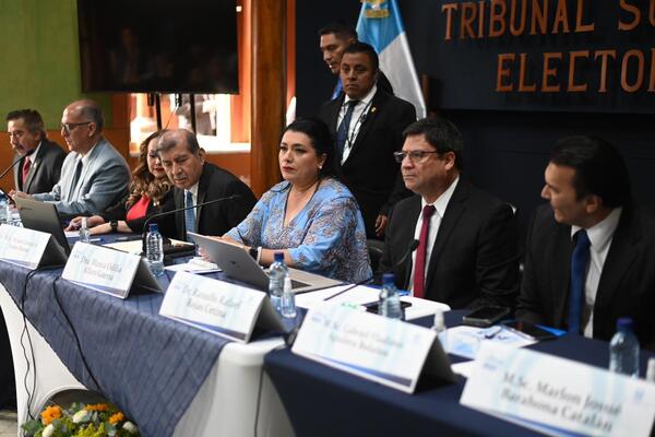 Contraloría guatemalteca denuncia a miembros de TSE por fraude - ADN Digital