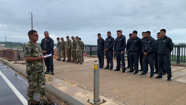 Buzos de la Marina argentina se suman a búsqueda de militar desaparecido