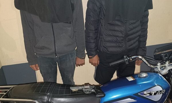 Muelen a golpes a presuntos motochorros