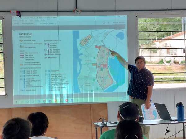 Bañadenses conocen detalles de su futuro barrio que ellos mismos ayudaron a diseñar