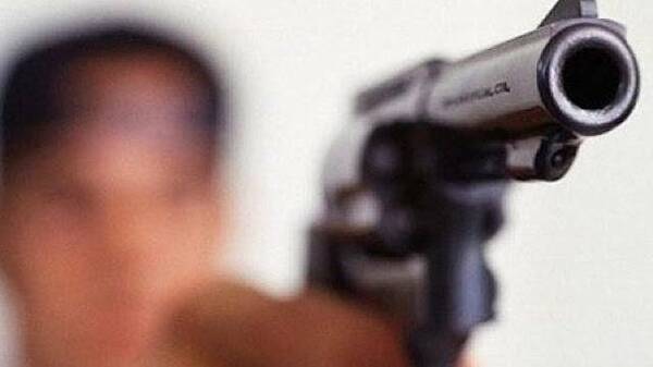Regresaban de una farra, escuchó disparos y vio a su amigo tirado