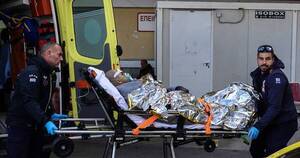 La Nación / Reportan un muerto y doce desaparecidos en naufragio de un carguero en Grecia
