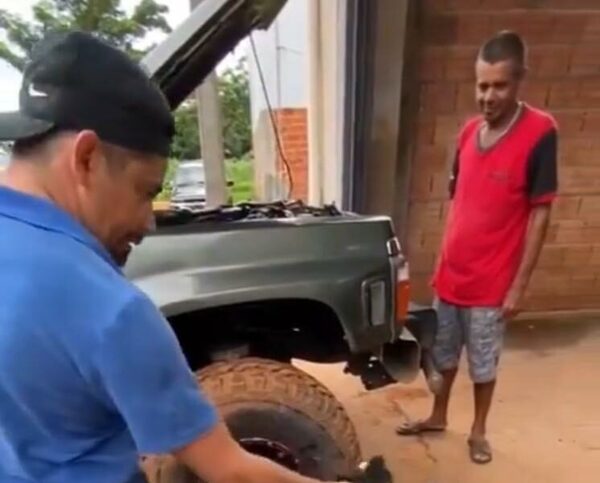 (VIDEO) Perritos emocionados por comer chipa