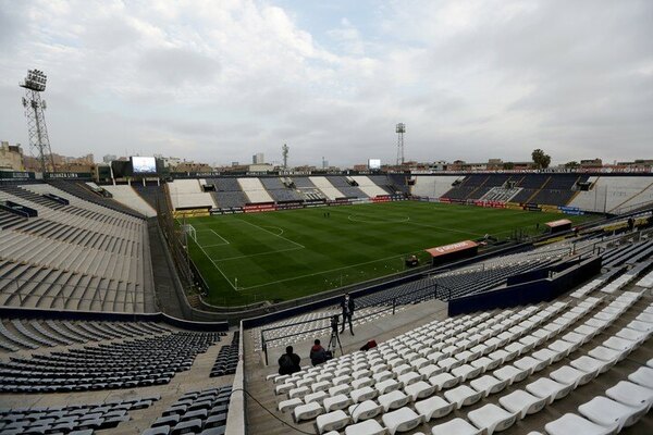 Versus / Alianza Lima sufre una dura sanción por el apagón en su estadio en la final del fútbol peruano