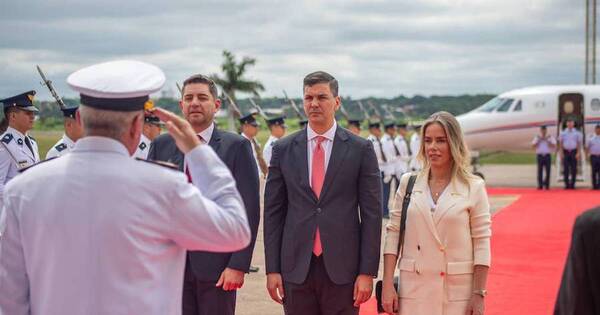 La Nación / Santiago Peña viajará a Dubái