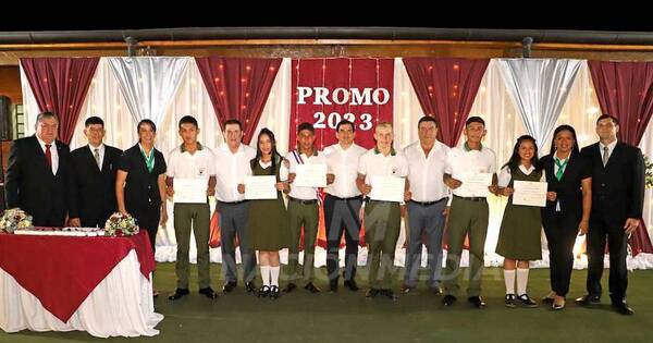 La Nación / Alumnos de Filadelfia reciben reconocimiento
