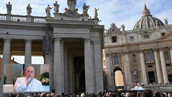 Estado del Papa es bueno, no tiene fiebre y su situación respiratoria mejora