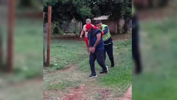 Delincuentes no contaban con la astucia de un grupo de vecinos y uno fue reducido