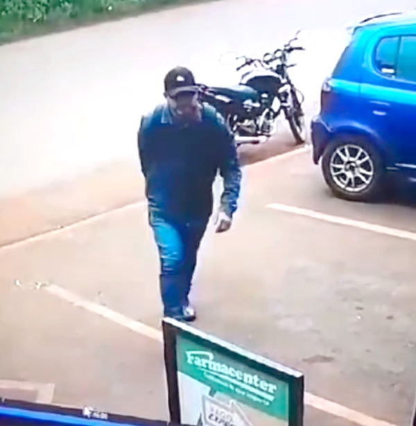 Solitario motochorro roba G. 4 millones durante asalto a farmacia en el km 10 - La Clave
