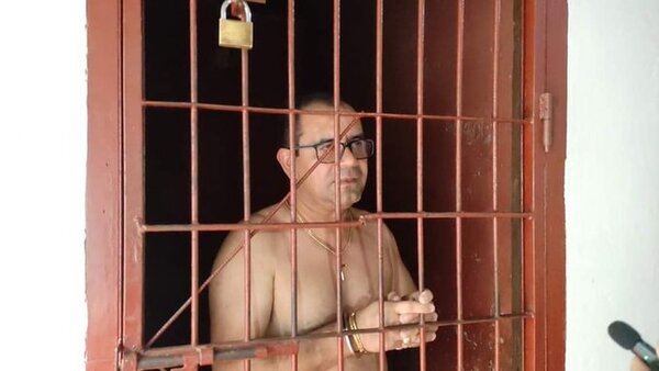 Presunto abogado choca contra dos vehículos y se da a la fuga en CDE