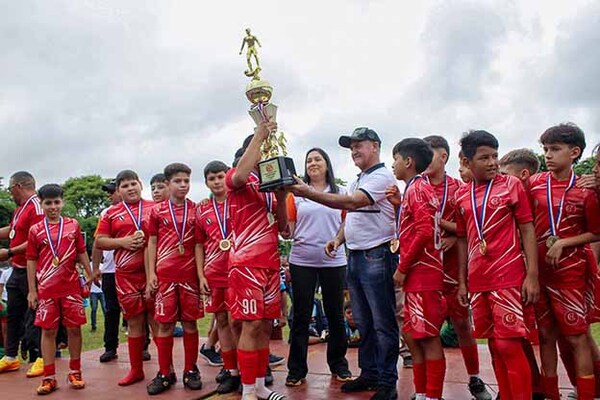 Premian a vencedores del Campeonato de la Federación Hernandariense de Escuelas de Fútbol | DIARIO PRIMERA PLANA