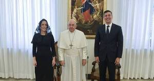 La Nación / El papa Francisco recibió a Santiago Peña y hablaron del medioambiente y la paz