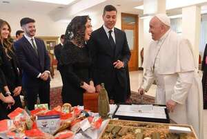 Santiago Peña con el papa Francisco: las fotos del encuentro del presidente y el santo padre - Política - ABC Color