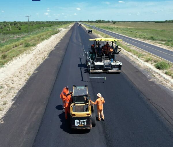 Ruta PY09: siguen trabajos de pavimentación, señalización y refugio para peatones - .::Agencia IP::.